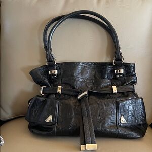 Elegant Black Leather Shoulder Bag